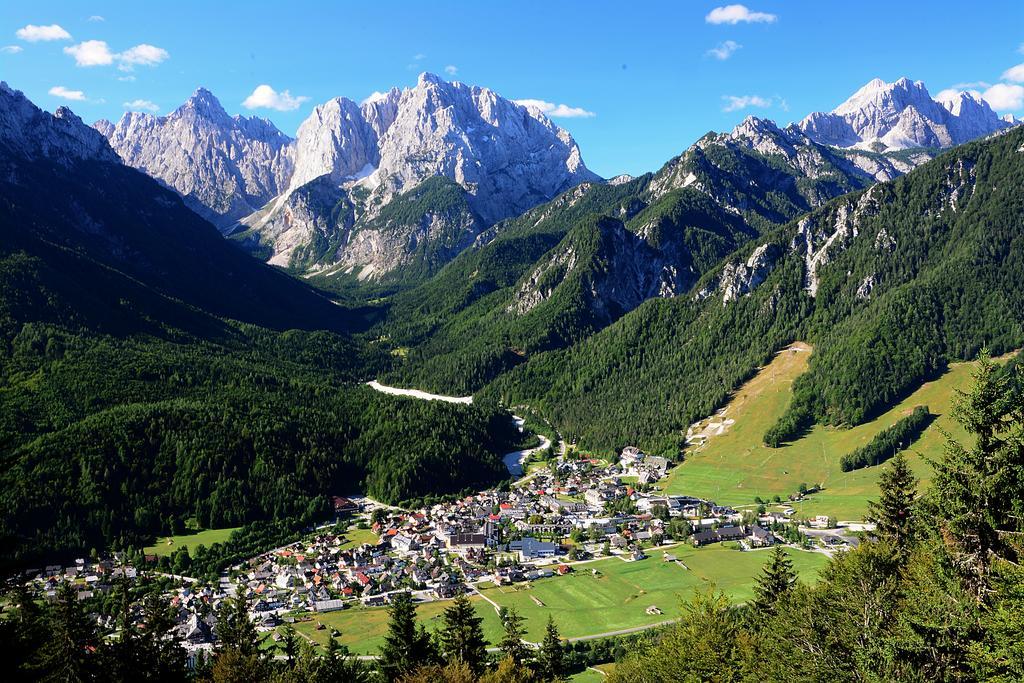 Apartment Mojstrovka With Terrace In City Center Kranjska Gora Pokój zdjęcie