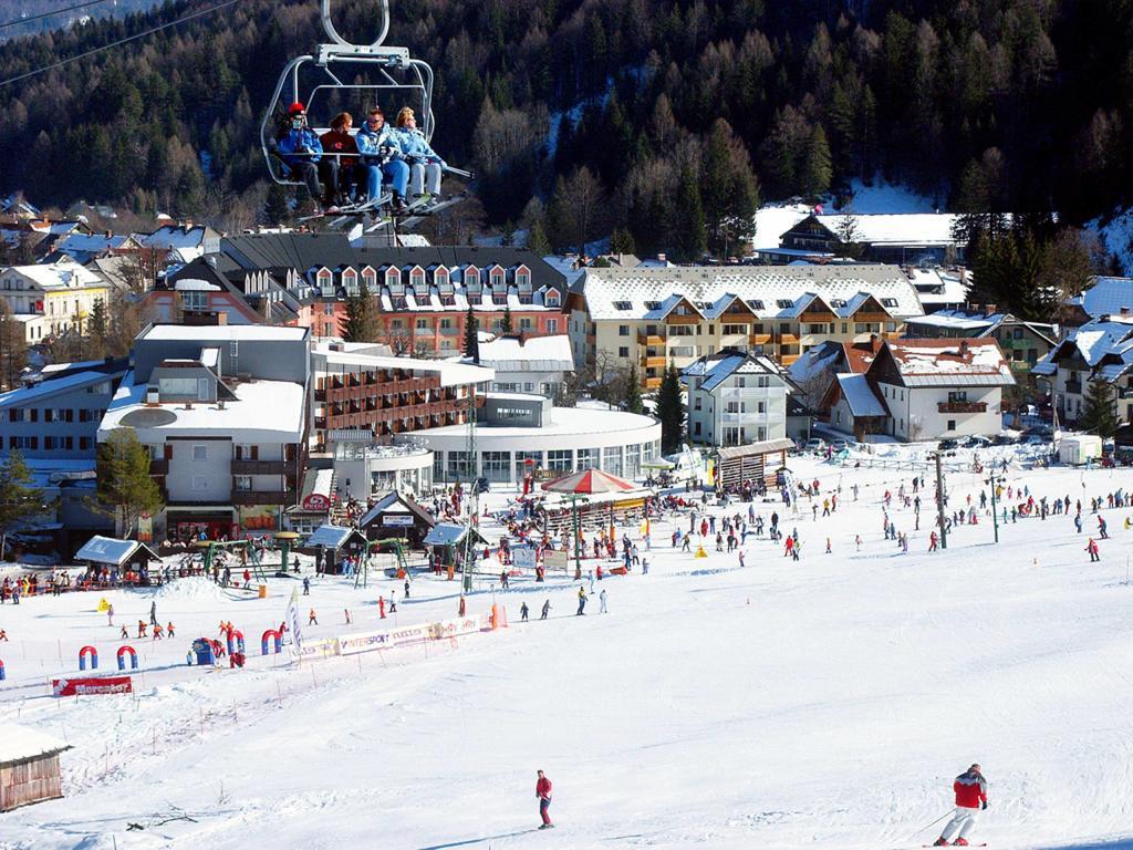 Apartment Mojstrovka With Terrace In City Center Kranjska Gora Pokój zdjęcie